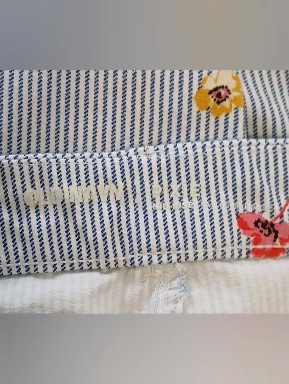 Old Navy Size 10 Pixie Pants White with Blue Pinstripes Floral